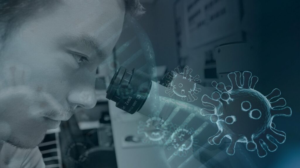 Vedec pozerajúci do mikroskopu s digitálnou grafikou molekúl DNA a vírusov